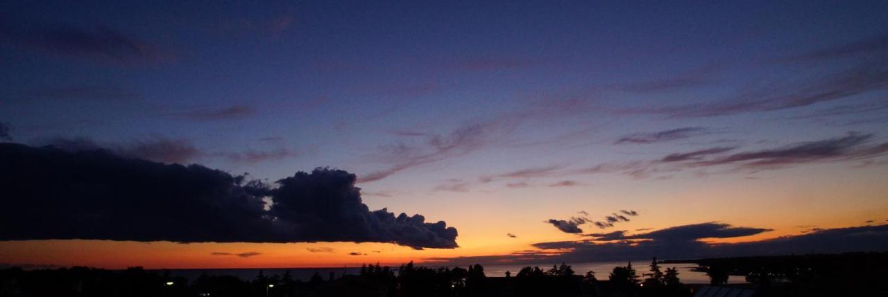 Luna 22 Poreč Buitenkant foto
